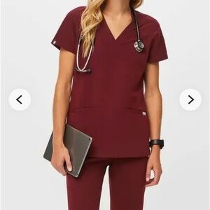 FIGS Women's Casma Three- Pocket Burgundy Top and High Waisted Zamora Joggers